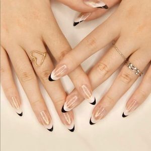 Glitter ✨ press on nails 💅🏻